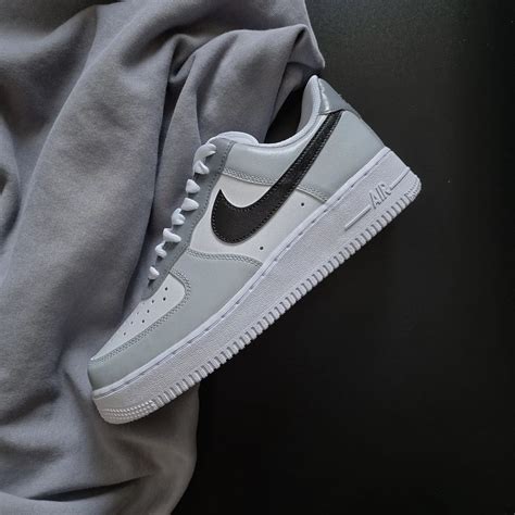 nike air force 1 schwarz weiß grau sohle|nike air force schwarzes zeichen.